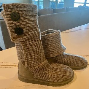 Ugg Classic Cardy II knot boot size 4